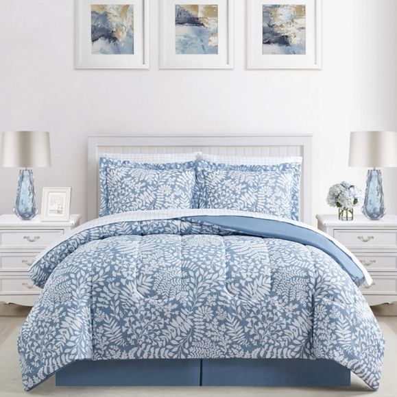 SALE ** BRAND NEW IN BAG ** Floral Blue and White Comforter 8PC Set